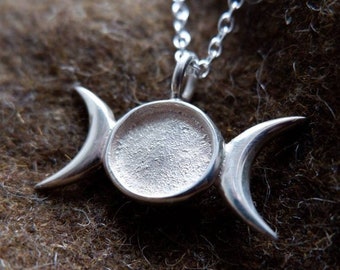 Triple moon or goddess symbol pendant in silver
