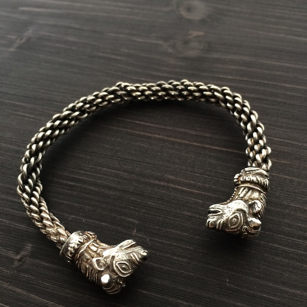 Sterling zilver, messing of brons Trichtingen Bull Headed gevlochten armband of torc