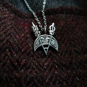 Dyce V-rod and crescent pendant in sterling silver