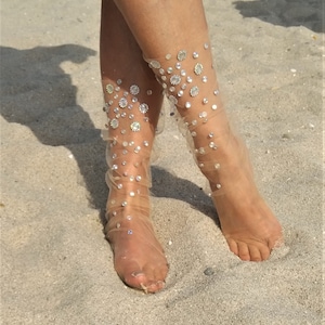 Calcetines de tul con pedrería. Sandalias de verano con adornos transparentes, bonitos y novedosos. Lencería transparente.