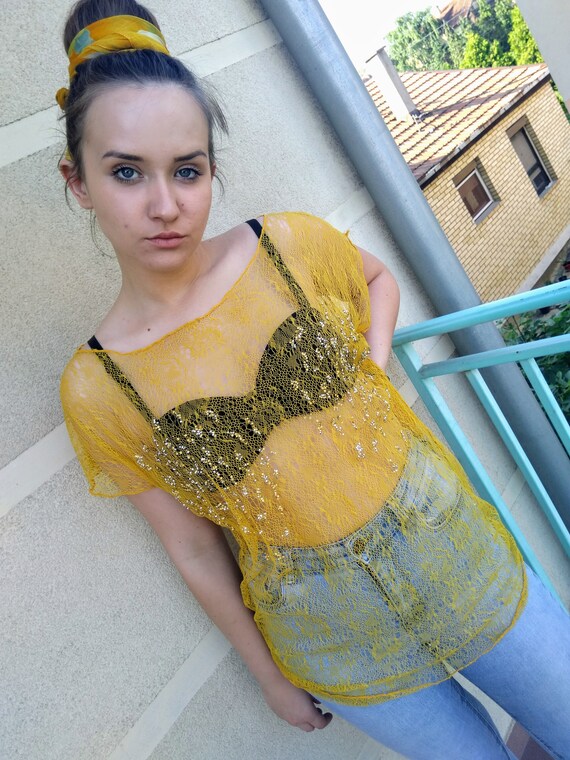 blusas amarillas de encaje