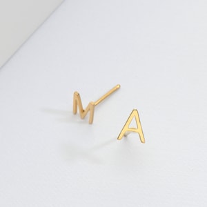 Boucles d’oreilles Gold Initial Stud, Boucles d’oreilles initiales, Boucles d’oreilles lettre nom, Boucles d’oreilles Monogramme, Boucles d’oreilles Alphabet initiales, Boucles d’oreilles personnalisées