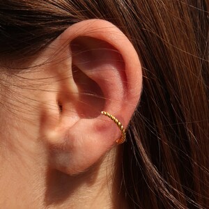 Boucles d’oreilles tordues de manchette d’oreille, manchette d’oreille de conque d’anneau de torsion délicate, manchette d’oreille de corde d’or, boucle d’oreille sans perçage, boucles d’oreilles de cartilage