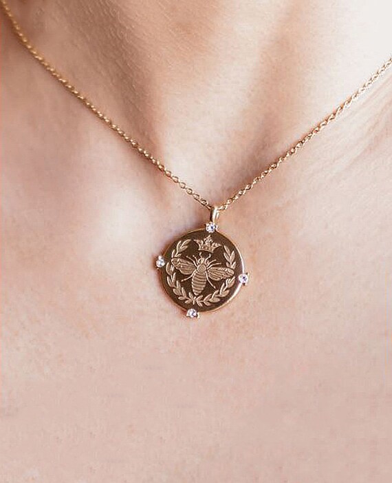 Queen 2024 bee necklace