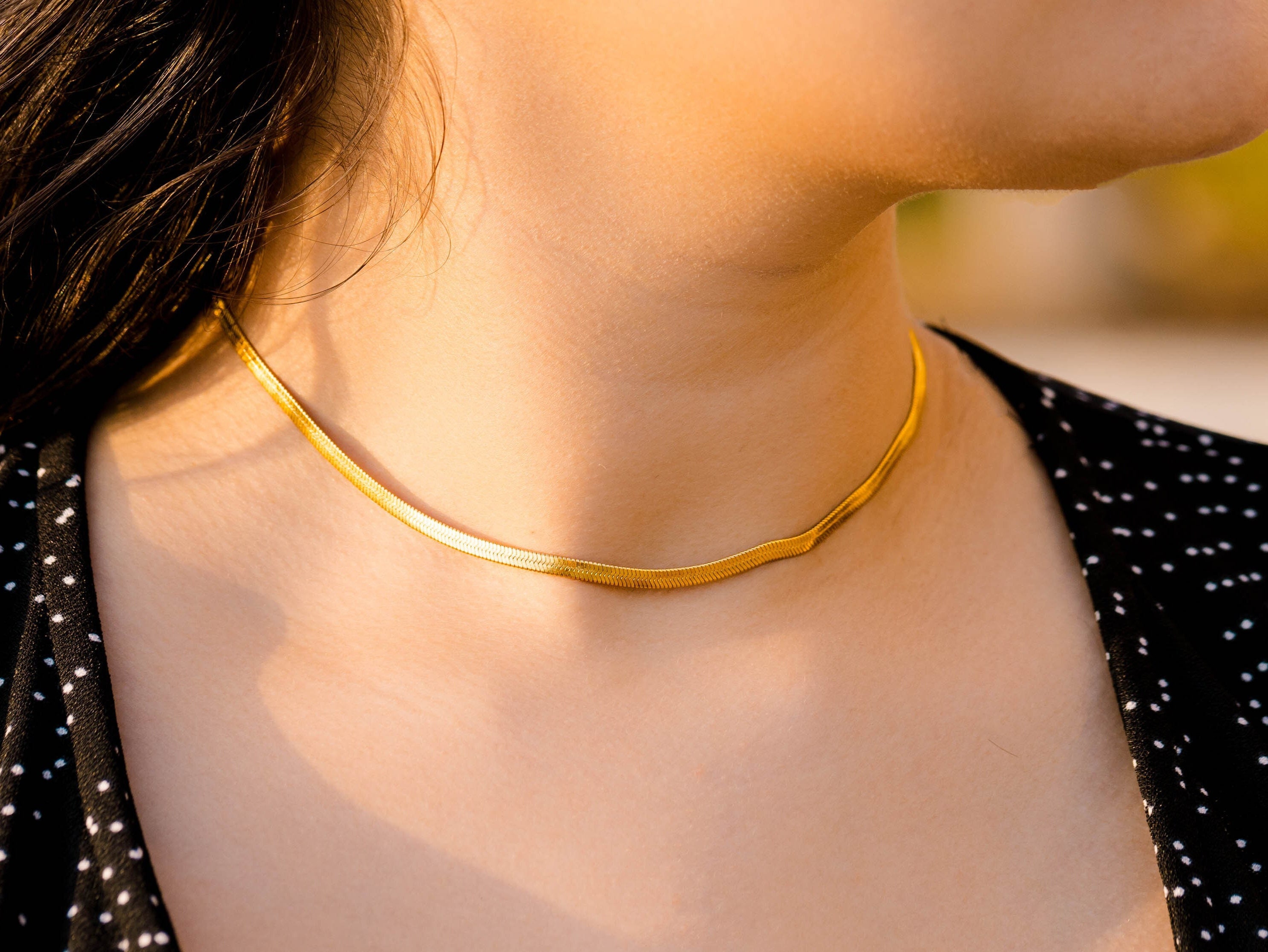 Sleek Gold Choker – Vedern