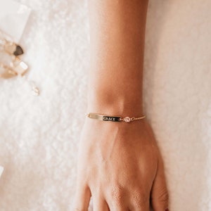 Gold bar bracelet personalized / Personalized birthstone bracelet / Personalized jewelry for mom/ Diamond Name bracelet / Silver Bracelet