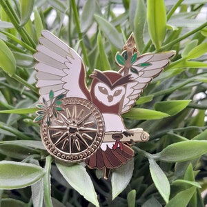 Athena // Eulen Pin // Griechischer Gott Hard Enamel Pin // Zauberhafte Gottheiten // 50 mm Tall // Vergoldetes Metall