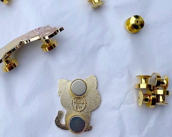 Magnetische Pin Backs // Gold // 10mm // Emaille Pins in Magnete eingesetzt.