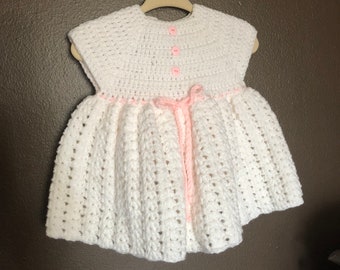 Gehäkelte Baby-Mädchen-Kleid