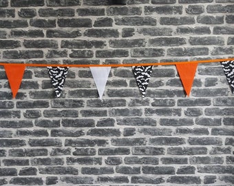 10ft HANDMADE Fabric Halloween Bunting - Single Ply - Pinked Edges - Spooky Scary Creepy Bats - Party Garden Home Decoration