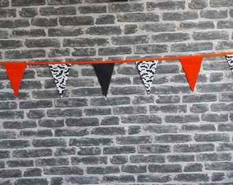 10ft HANDMADE Fabric Halloween Bunting - Single Ply - Pinked Edges - Spooky Scary Creepy Bats - Party Garden Home Decoration