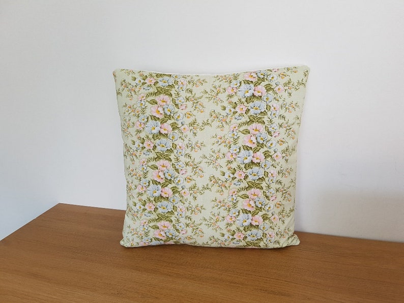 SALE Ready Made Beautiful Vintage Fabric 1980/'s 18 Handmade Cushion Cover 100/% Cotton Delicate Pink /& Blue Flowers on Green