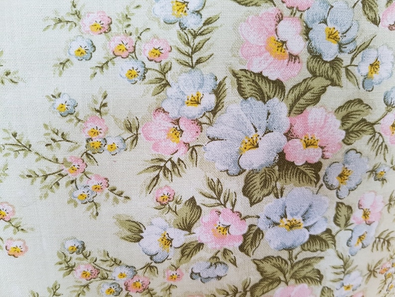 SALE Ready Made Beautiful Vintage Fabric 1980/'s 18 Handmade Cushion Cover 100/% Cotton Delicate Pink /& Blue Flowers on Green