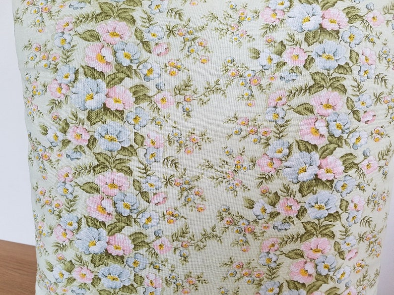 SALE Ready Made Beautiful Vintage Fabric 1980/'s 18 Handmade Cushion Cover 100/% Cotton Delicate Pink /& Blue Flowers on Green