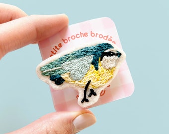 Small embroidered brooch - Hand embroidered chickadee on felt