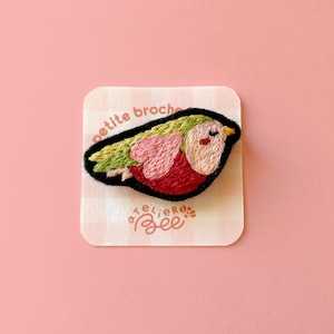Small embroidered brooch - Pink and green sparrow hand embroidered on felt