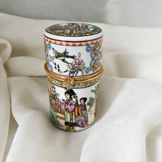 Vintage Porcelain Geisha Girl Lidded Toothpick Hol