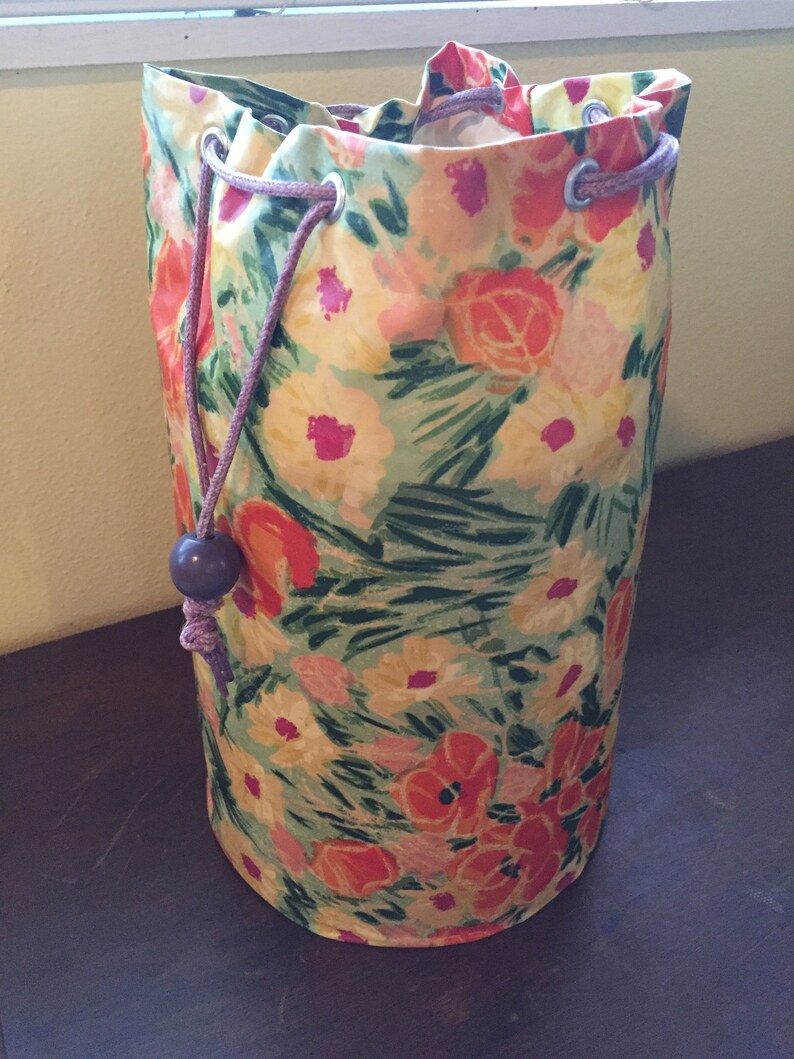 Vinyl Vintage Floral Round Tote Bag image 2