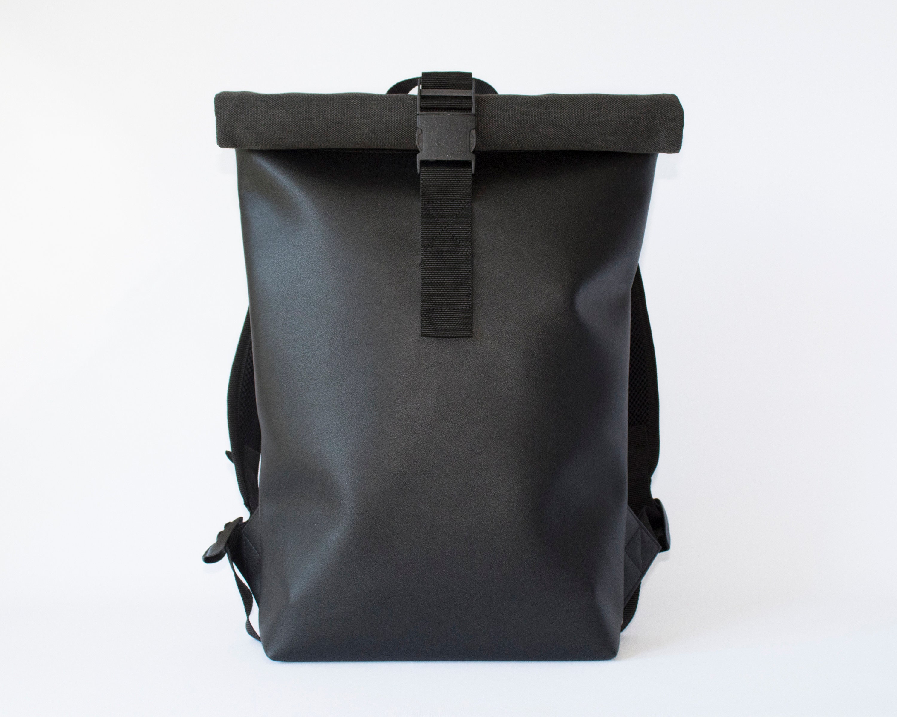 Zaino Donna In Pelle Vegana Leathario - Antifurto, Impermeabile, Per Laptop 14", 32x13x35 Cm - Foto 11