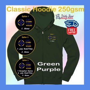 Könnte beinhalten: Ein dunkelgrüner Kapuzenpullover mit Reißverschluss und dem Text "Classic Hoodie 250gsm". Der Hoodie hat drei kreisförmige Designoptionen mit Text und Logos, darunter "GIG CYMRU NHS WALES". Die Wörter "Green" und "Purple" sind ebenfalls sichtbar.