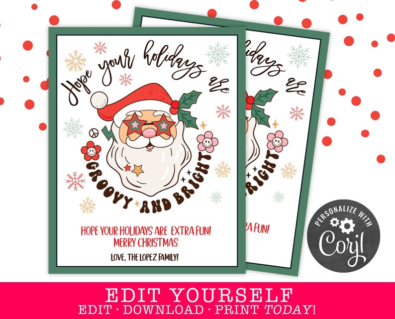 K&ouml;nnte beinhalten: Eine gr&uuml;ne und wei&szlig;e Weihnachtskarte mit einem Comic-Weihnachtsmann, der eine Sonnenbrille und ein Peace-Zeichen tr&auml;gt. Der Text auf der Karte lautet "Hope your holidays are groovy and bright!" und "Hope your holidays are extra fun! Merry Christmas. Love, The Lopez Family!"