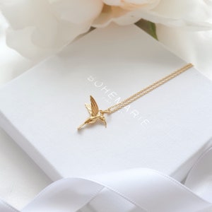 Gold Hummingbird Necklace, Hummingbird Jewellery, Necklaces for Women, Bridesmaid Gift, Gift for Her, Birthday Gift, Dainty, 18k Gold