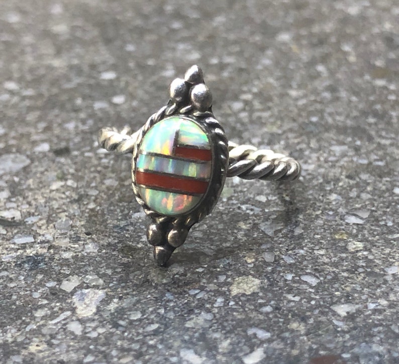 Vintage Sterling Silver Twisted Wire Opal /& Coral Ring