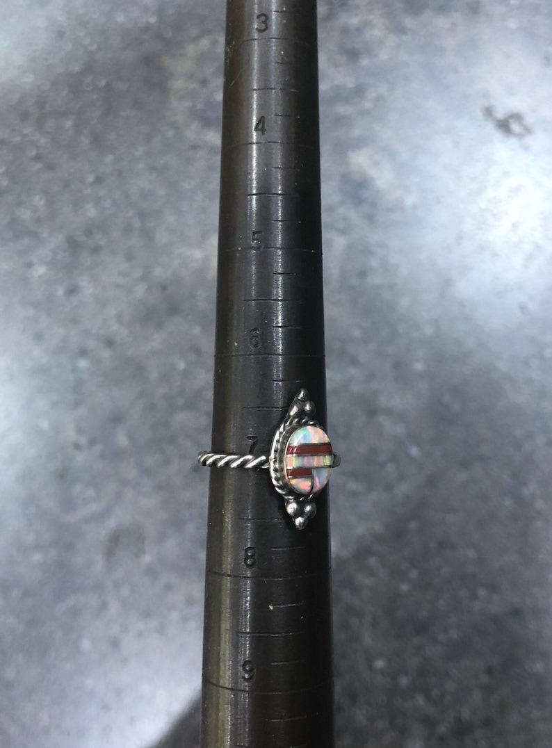 Vintage Sterling Silver Twisted Wire Opal /& Coral Ring
