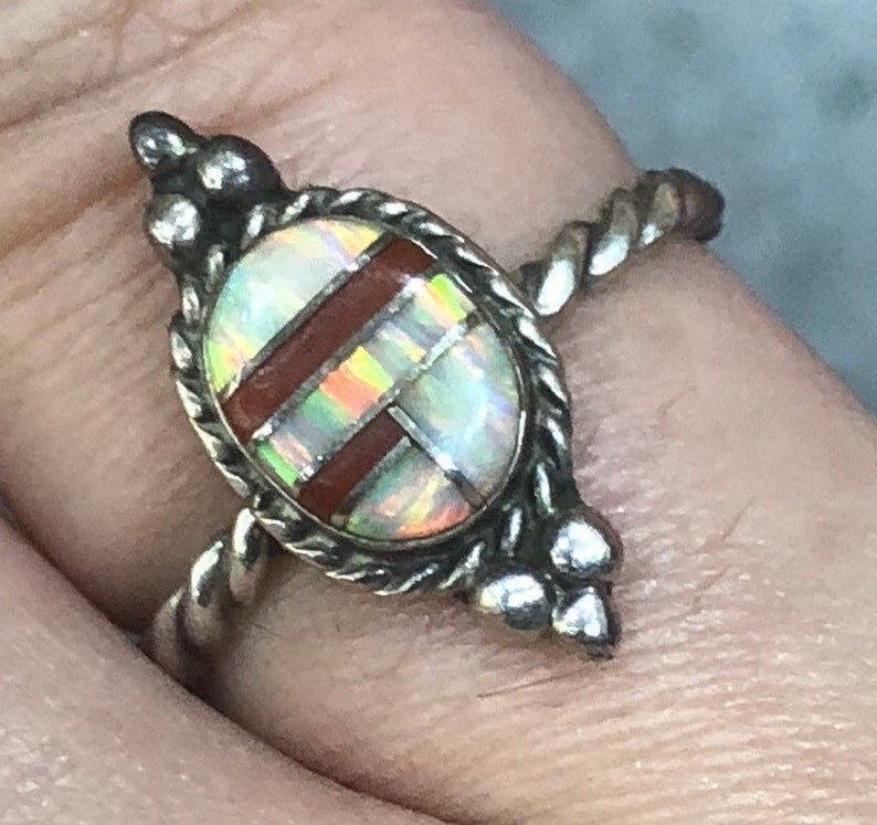 Vintage Sterling Silver Twisted Wire Opal /& Coral Ring