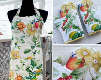 Garden fruits print summer kitchen apron for woman. Woman apron and oven mitts set. Cooking apron. Gift for mother.  Apron with pockets.