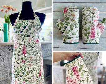 Beautiful floral kitchen apron for woman. Wild flowers apron and oven mitts. Cooking apron - gift for mom, gift for her. Christmas gift