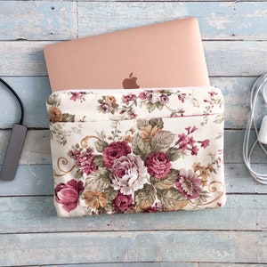 Étui pour ordinateur portable en tissu Roses. Sacoche pour ordinateur portable floral pour Macbook Air 13 », Pro 13 ». Taille personnalisée disponible. Étui pour ordinateur portable avec fermeture à glissière. Cadeau pour elle