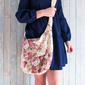Rose Print florale Hobo Umhängetasche. Handgemachte Schultertasche. Stoff Hobo Handtasche. Sommertasche. Geschenk für sie. Geschenk für Mädchen. Hobo Tasche