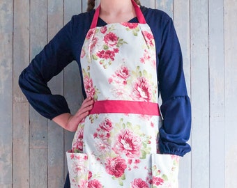 Rose print full apron for women, floral apron, woman apron with pockets. Handmade farmhouse kitchen apron. Gift for mom. Mothers day gift