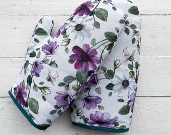 Purple flowers print oven mitt. Summer flowers oven glove. Soft durable baking glove. Floral oven mitten. Kitchen gloves. Housewarming gift