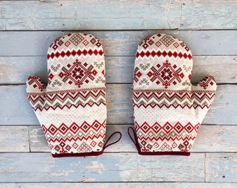 Christmas ornaments print oven mitt. Soft durable oven glove. Christmas Oven mitten. Kitchen gloves. Housewarming gift. Christmas gift