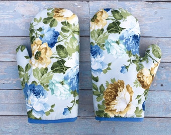 Blue and yellow roses oven mitt. Soft Summer flowers print oven glove. Oven mitten. Kitchen gloves. Housewarming gift. Floral oven mitts