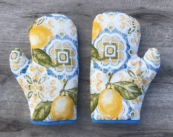 Lemon print oven mitt. Mediterranean style oven glove. Soft durable baking glove. Oven mitten. Kitchen gloves. Housewarming gift