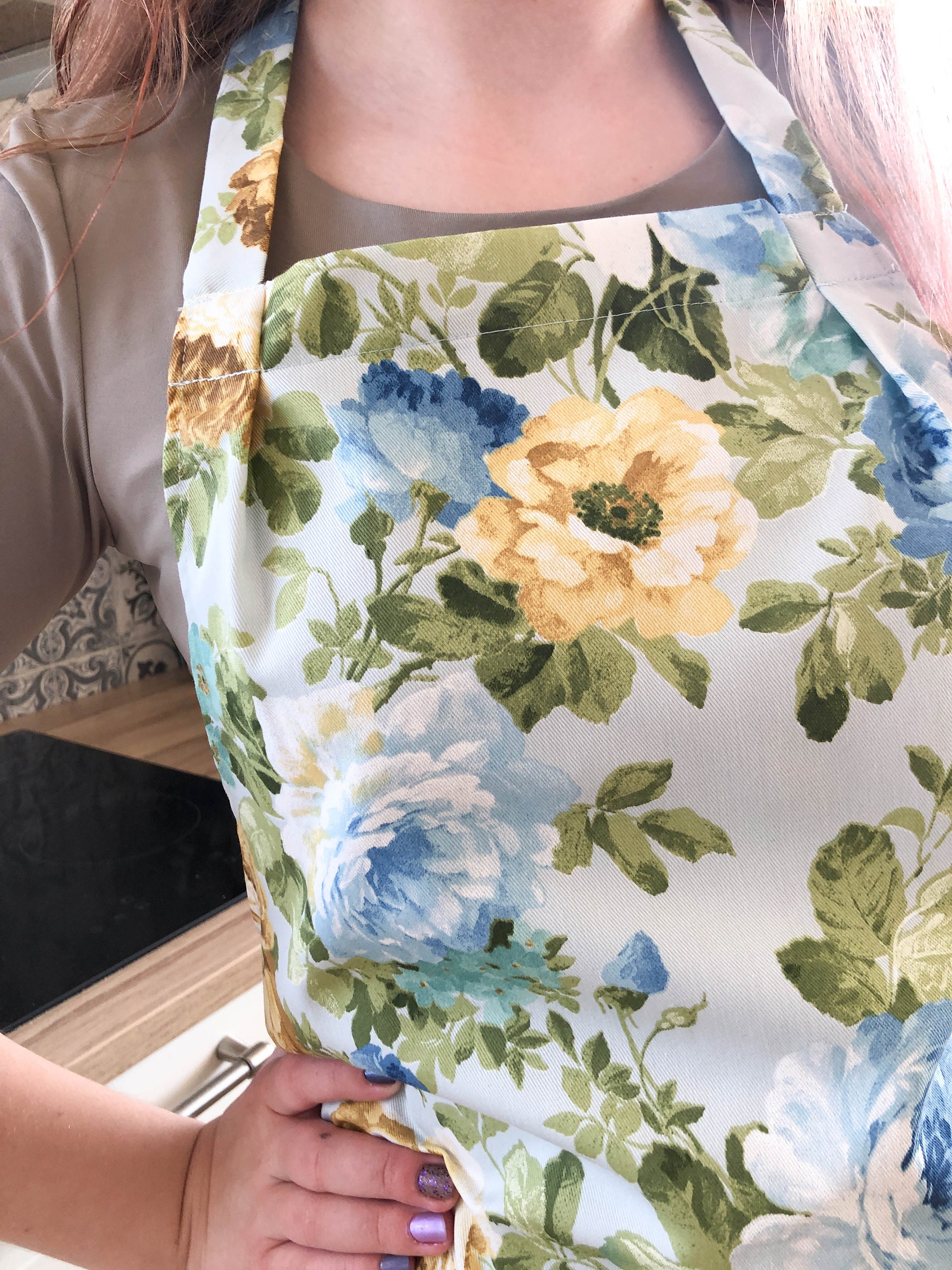 Floral Apron for Women. Roses Print Cooking Apron With Pockets. Kitchen ...