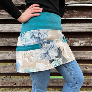 Electric blue floral gardeners apron with pockets, gardening apron for women, garden apron, teacher apron, florist apron, gardeners apron