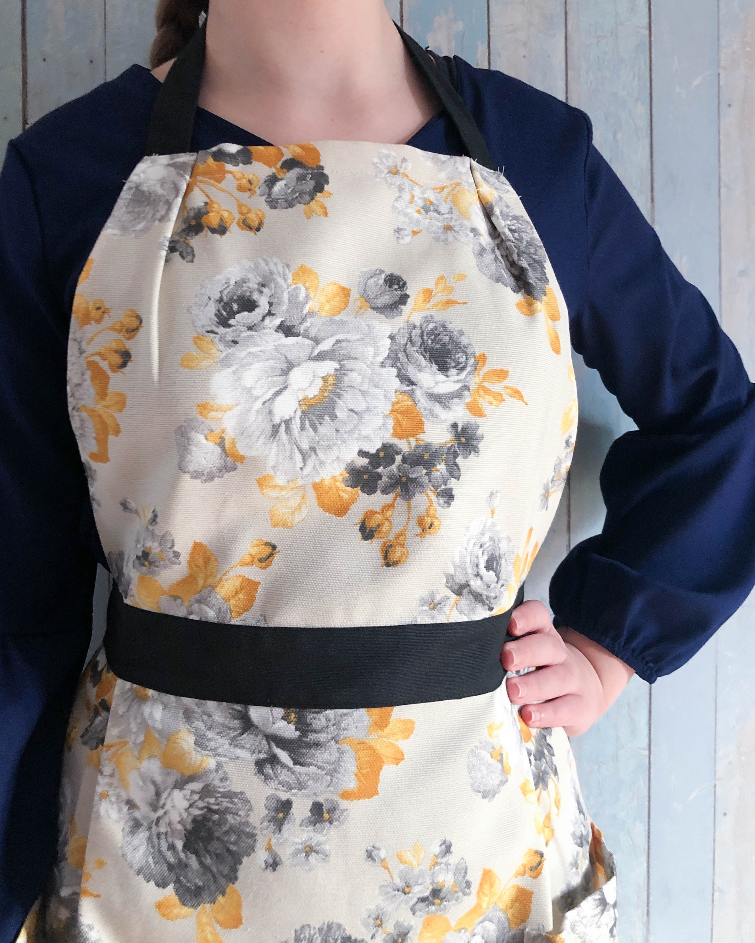 Black Roses Print Apron for Women Floral Apron Woman Apron | Etsy