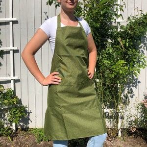 Waterproof garden apron with two front pockets. Green moss colour linen print watering apron for florist, gardeners and kitchen work