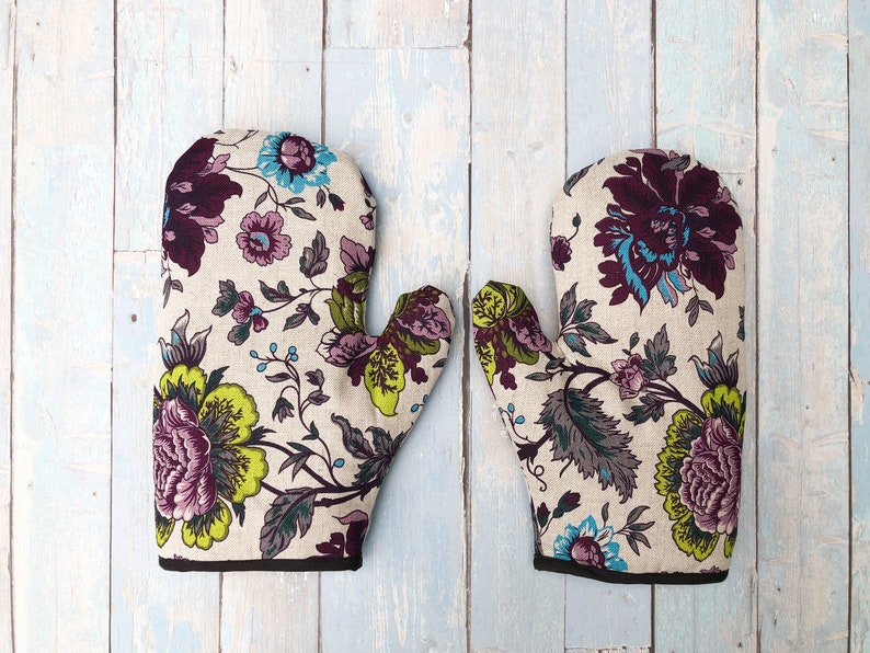 100% Linen oven mitts, set of 2. Soft durable floral linen oven gloves. Baking gloves. Oven mittens. Kitchen gloves. Housewarming gift image 2