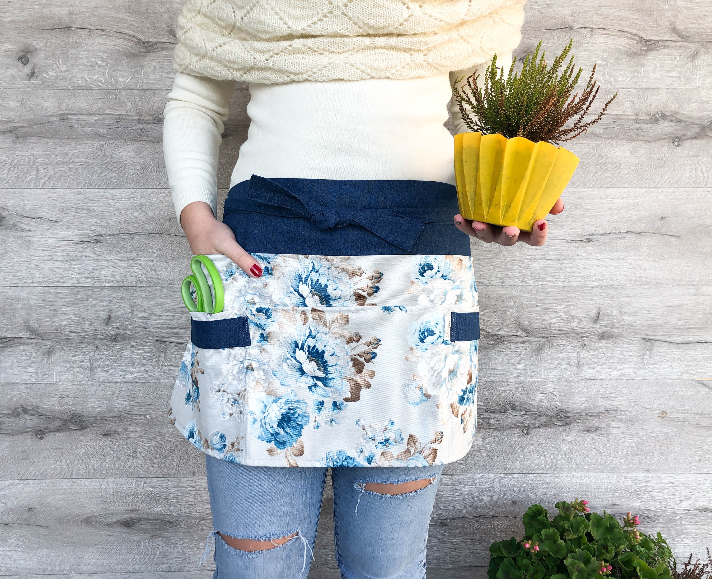 Blue Roses Gardening Apron. Beautiful Florist Apron for - Etsy