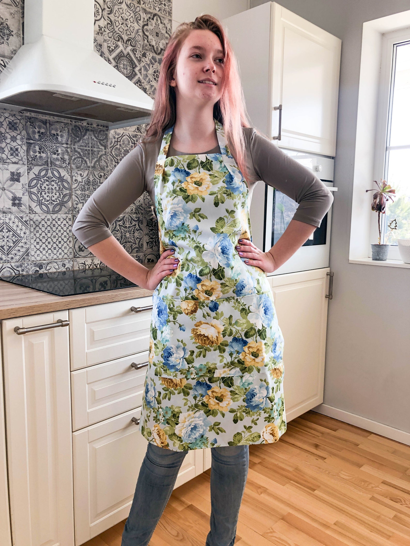 Floral Apron for Women. Roses Print Cooking Apron With Pockets. Kitchen ...