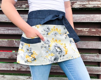 Tablier de jardin, tablier de jardin en denim pour femme avec motifs roses jaunes, tablier de jardinage, demi tablier avec poches, tablier de fleuriste