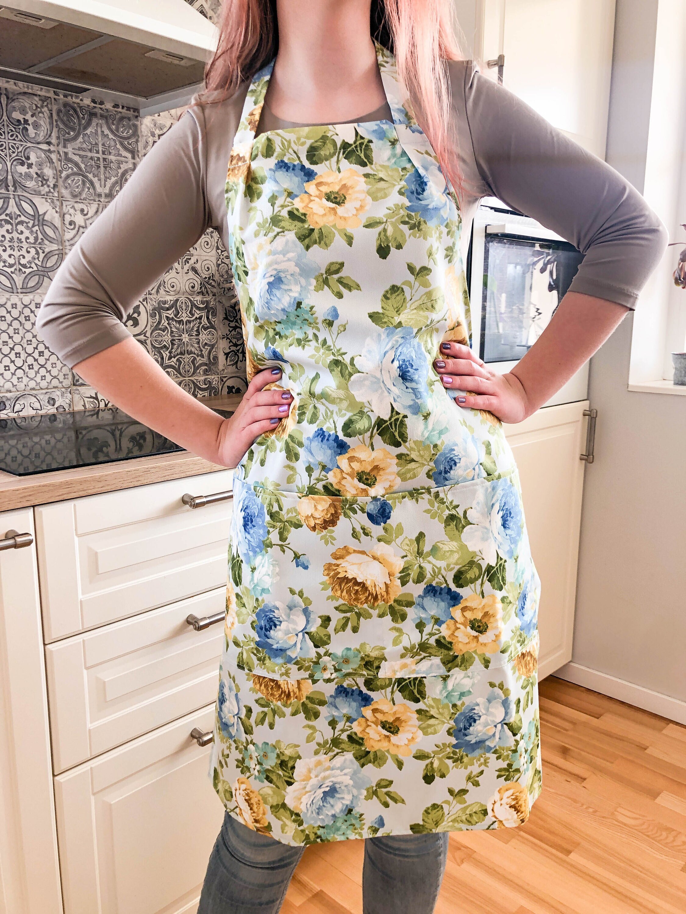 Floral Apron for Women. Roses Print Cooking Apron With Pockets. Kitchen ...