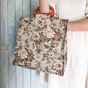 Brown Roses print market bag. Handmade shopping bag. Floral tote bag. Summer bag. Wooden handles bag for shopping. Gift for mom image 3