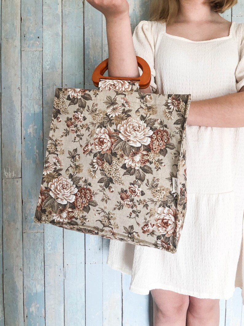 Brown Roses print market bag. Handmade shopping bag. Floral tote bag. Summer bag. Wooden handles bag for shopping. Gift for mom image 3