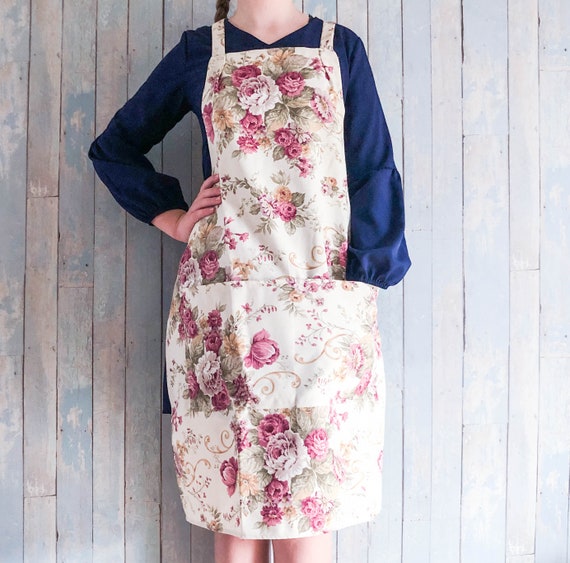 フェイラー VANILLA ROSE ベージュ APRON SHAPE NO.5 Rose Print Cross Back Apron for Woman With Pockets. Floral Kitchen
